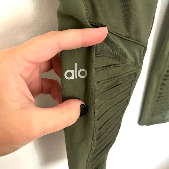 Alo Yoga Moto Leggings - Picture 6 of 7